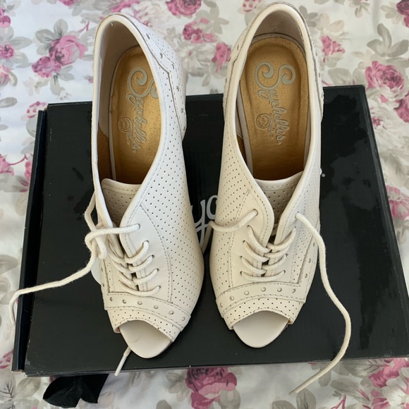 Seychelles cream lace up heels - Picture 2 of 5